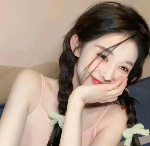 穿盔甲的少女